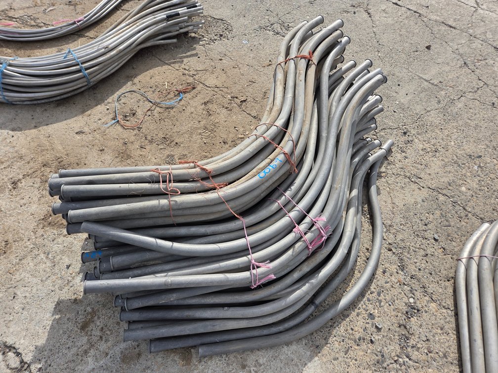Approx. 80- 1½" siphon tubes