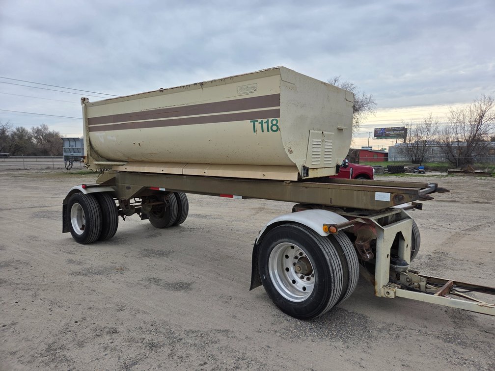 1987 Reliance gravel transfer trailer. 1REFA520XHC871268