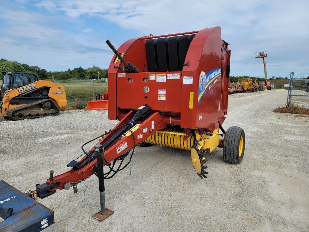 2011 New Holland Roll-Belt 450 Utility Round Baler