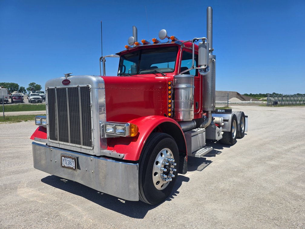 2007 Peterbilt 379 Day Cab