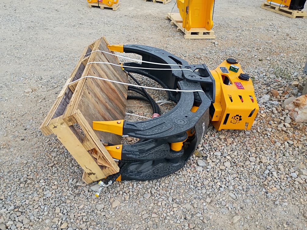 TOFT Rotating Grapple Excavator Attachment