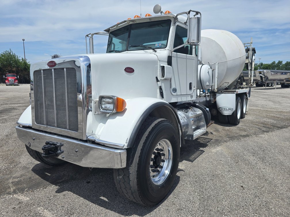 2014 Peterbilt 365 Mixer Truck