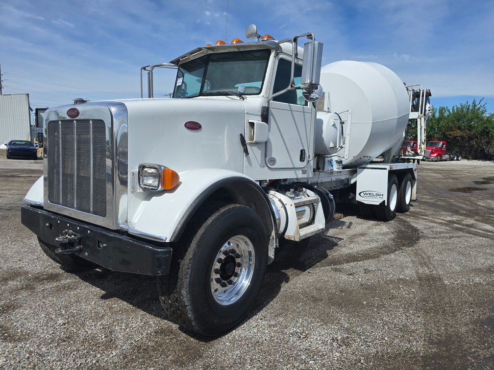 2014 Peterbilt 365 Mixer Truck