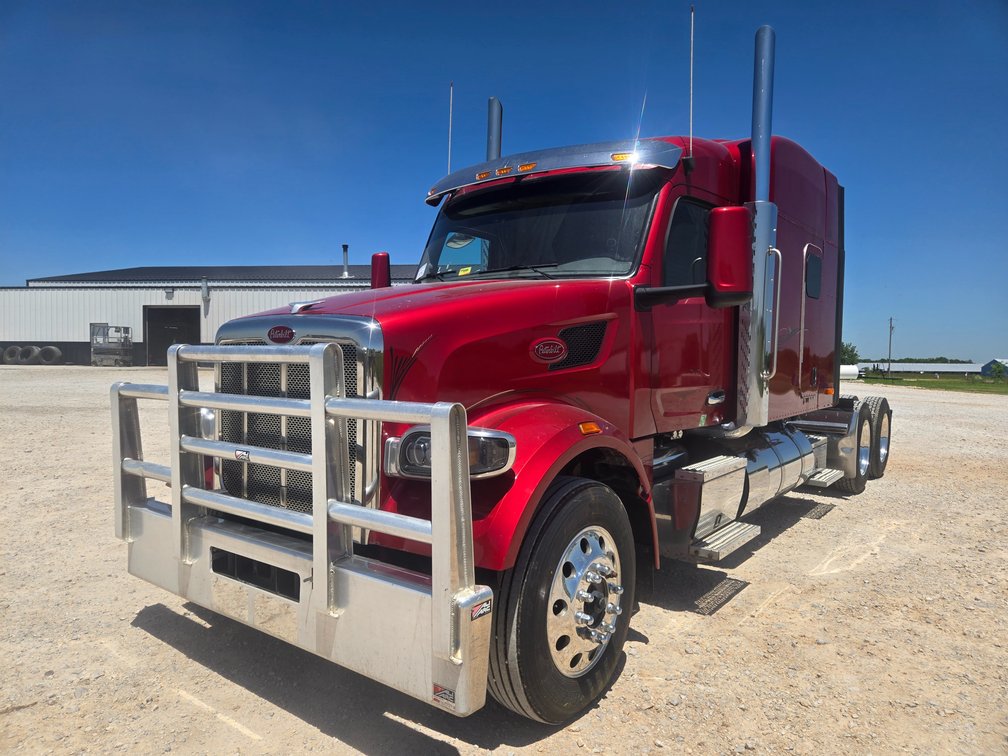 2023 Peterbilt 567 Sleeper Truck