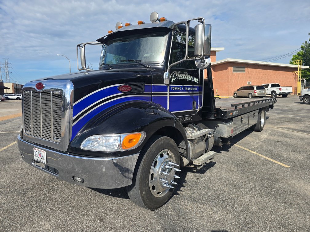2022 Peterbilt 337 Roll Back Truck