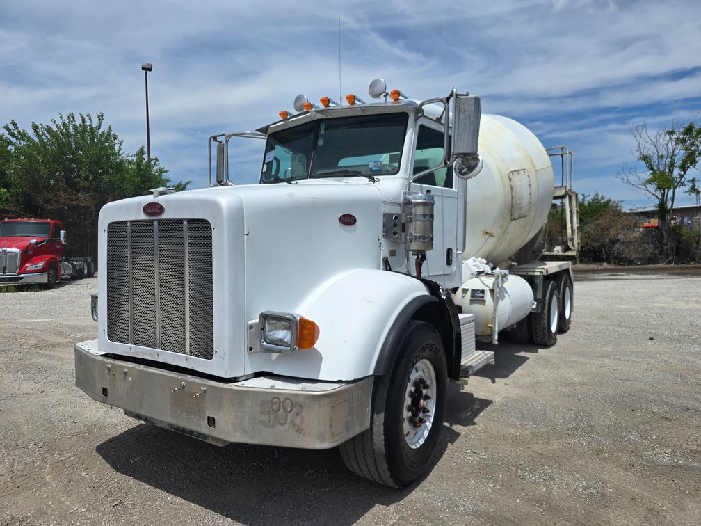 2009 Peterbilt 365 Mixer Truck