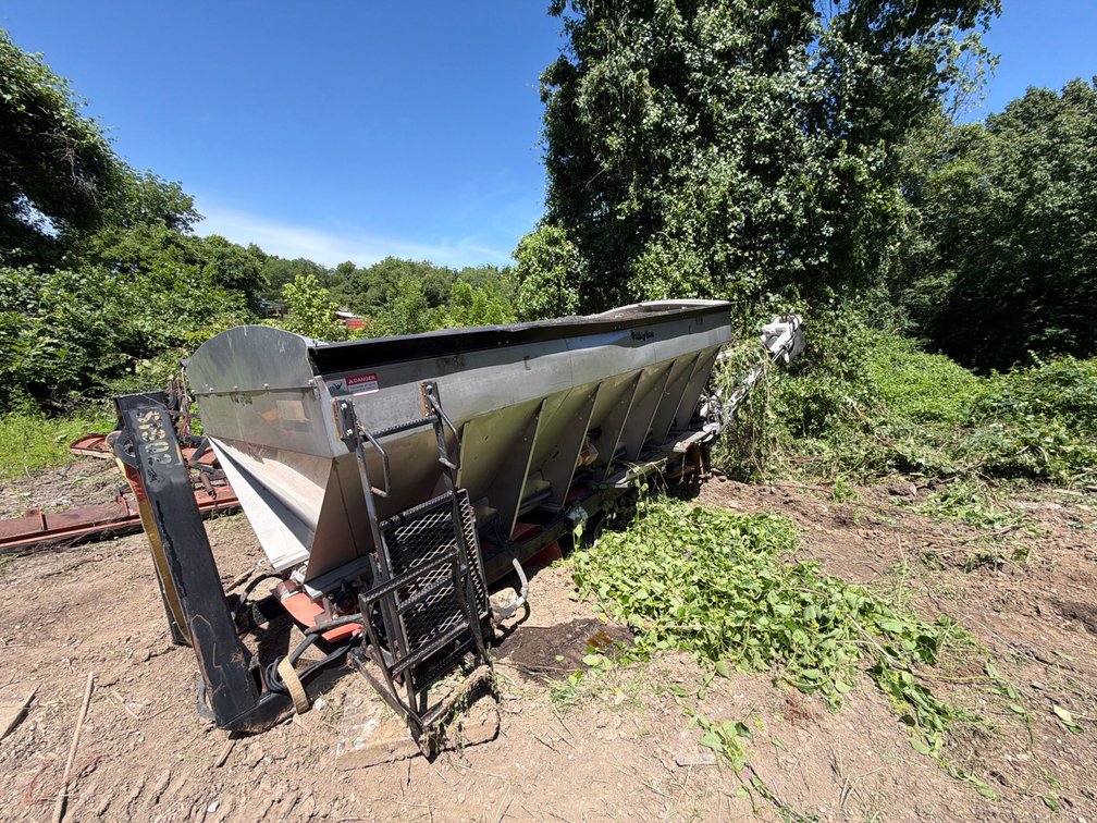 Volumetric concrete mixer