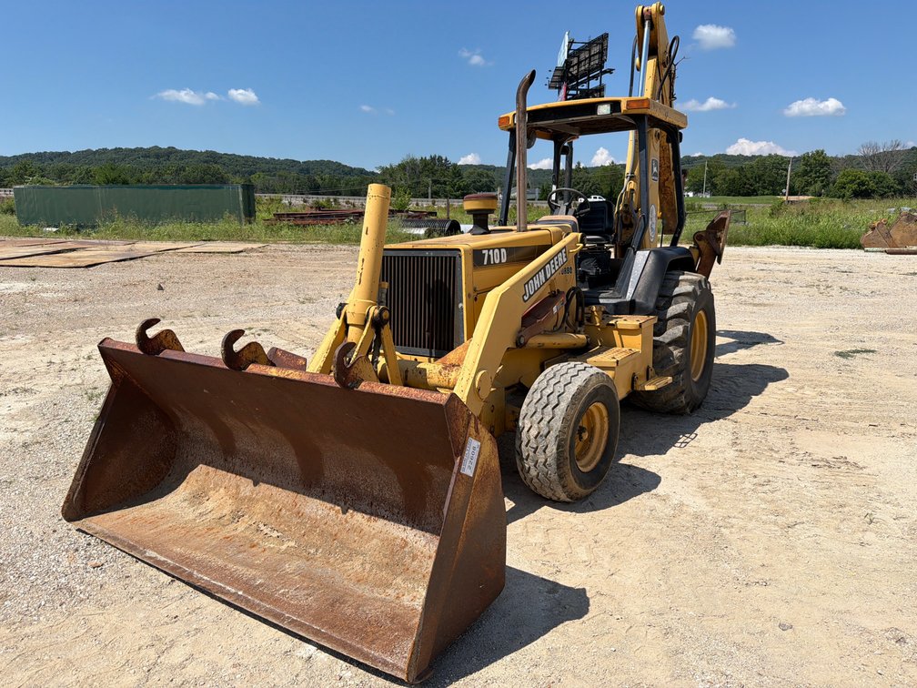 2000 John Deere 710D Backhoe