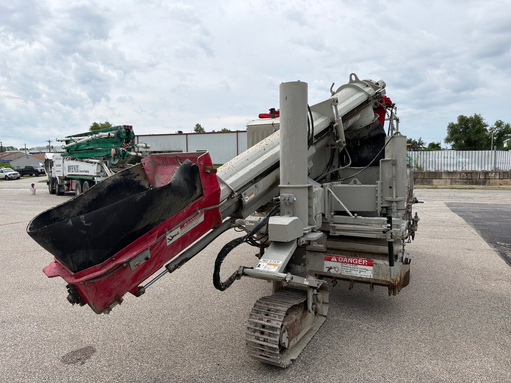 2013 Split-Form Curb Machine
