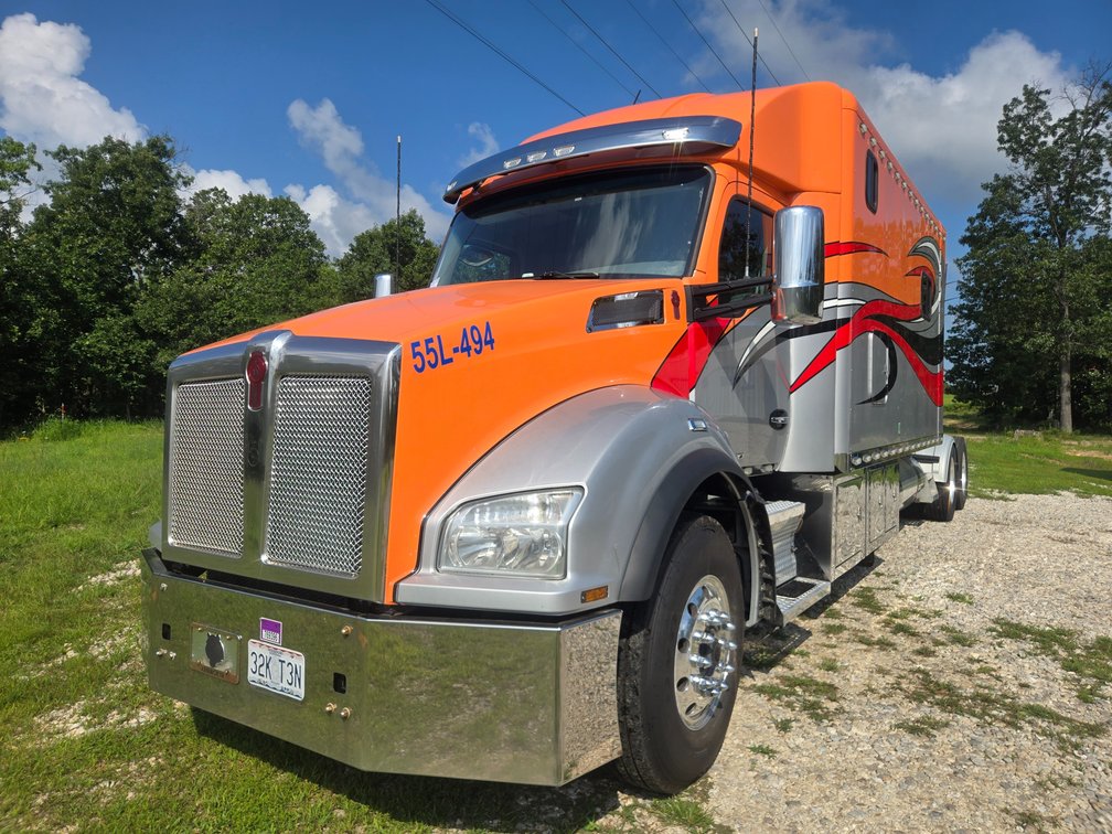 2019 Kenworth T880 Sleeper Truck