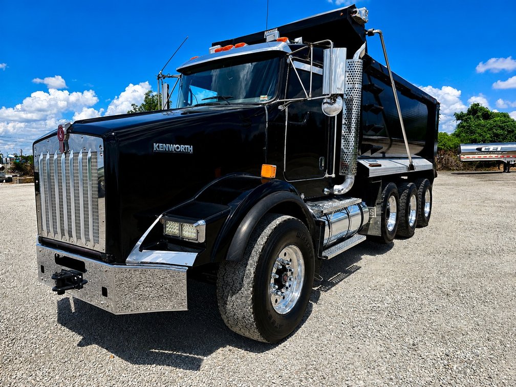 2015 Kenworth T800 Tri-Axle Dump Truck
