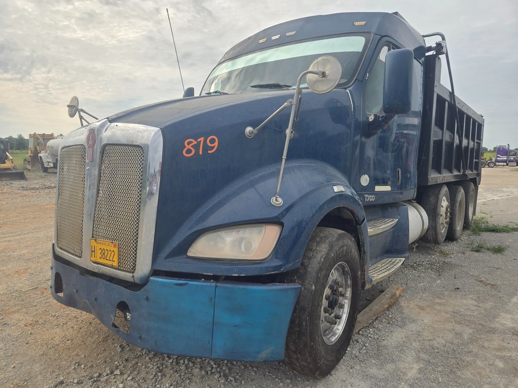 2011 Kenworth T700 Dump Truck