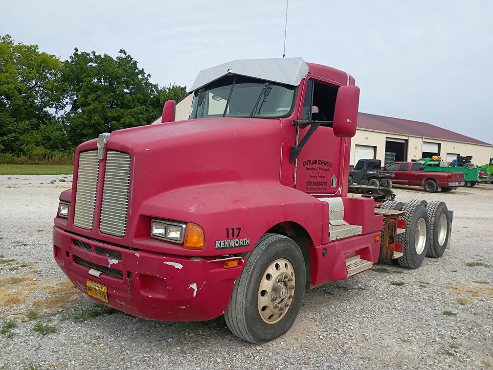 1995 Kenworth T600 Day Cab Truck