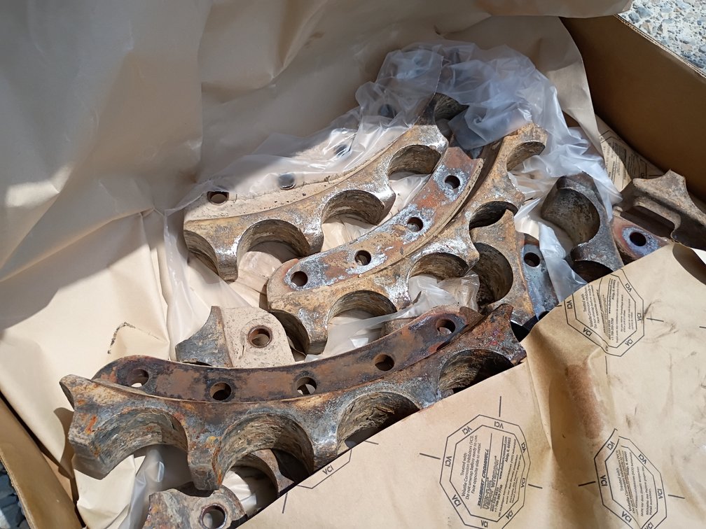 Box of CAT D6M Track Segments