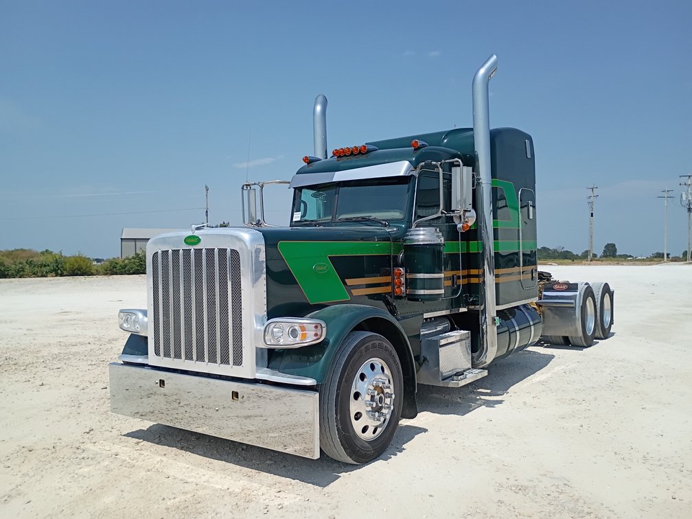 2023 Peterbilt 389 Semi Sleeper Truck