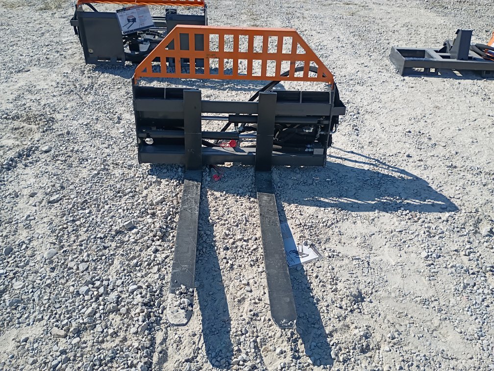 Landhonor Hydraulic Pallet Fork Skid Steer Attachment