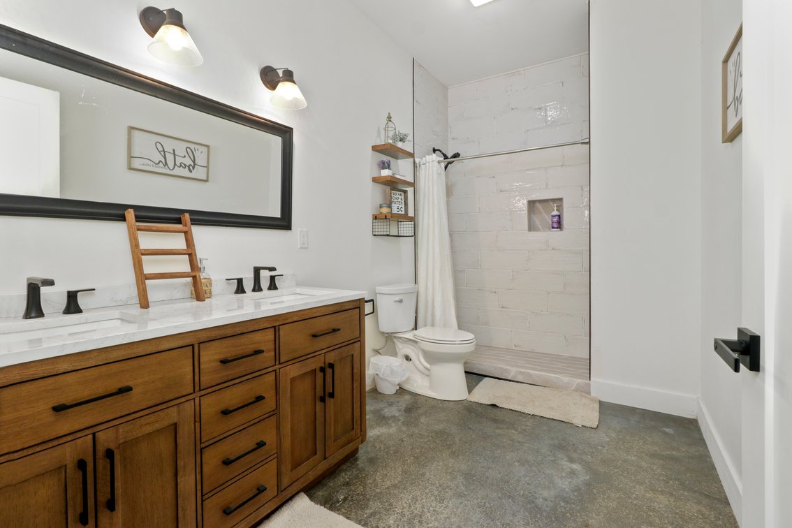 Image for Outstanding Real Estate Auction