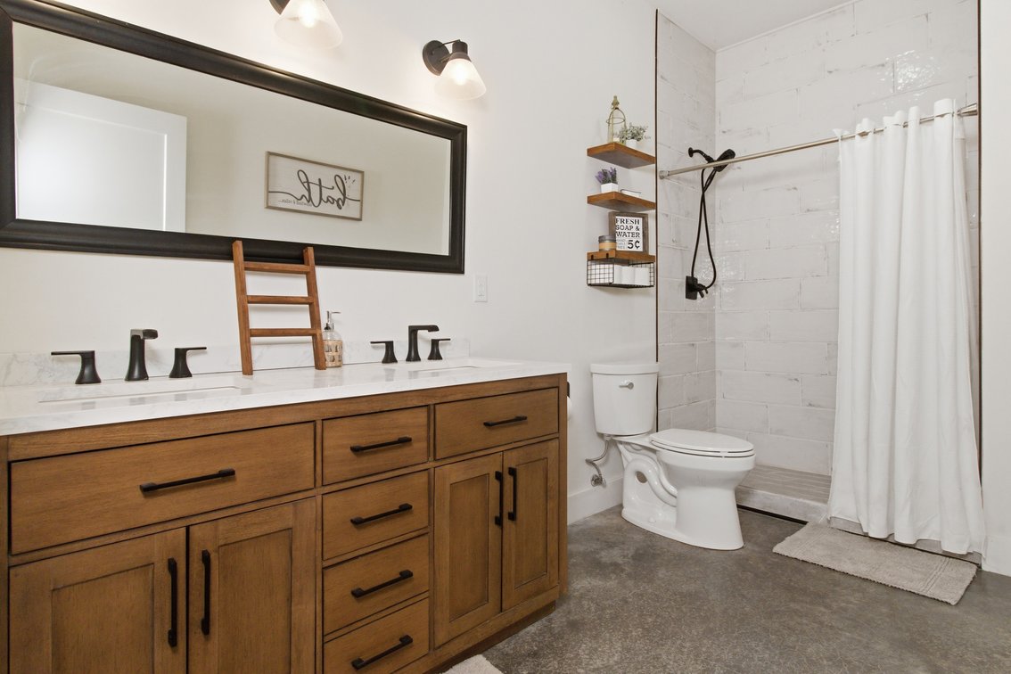 Image for Outstanding Real Estate Auction