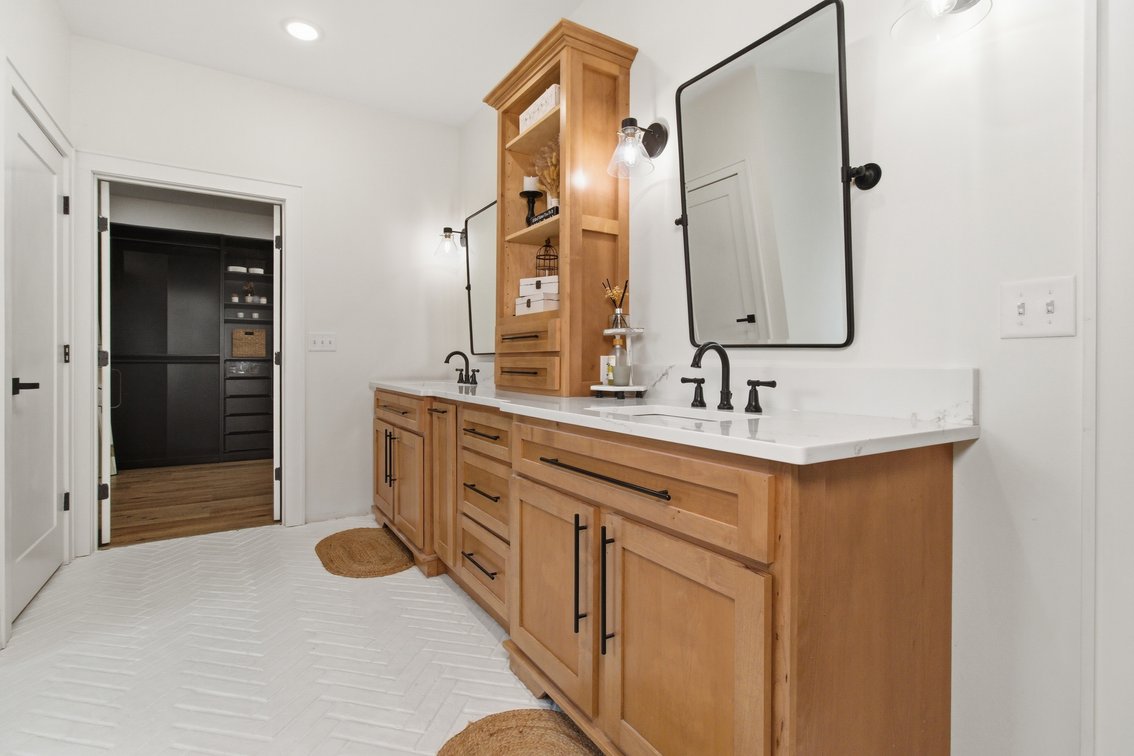 Image for Outstanding Real Estate Auction