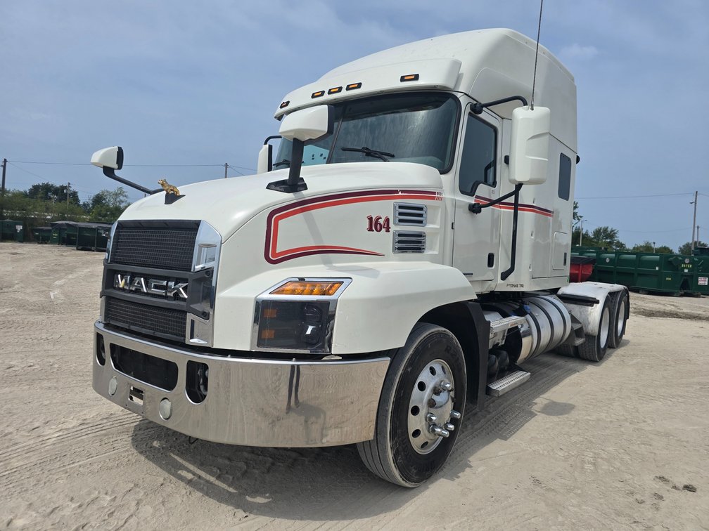 2020 Mack Anthem Semi Sleeper Truck