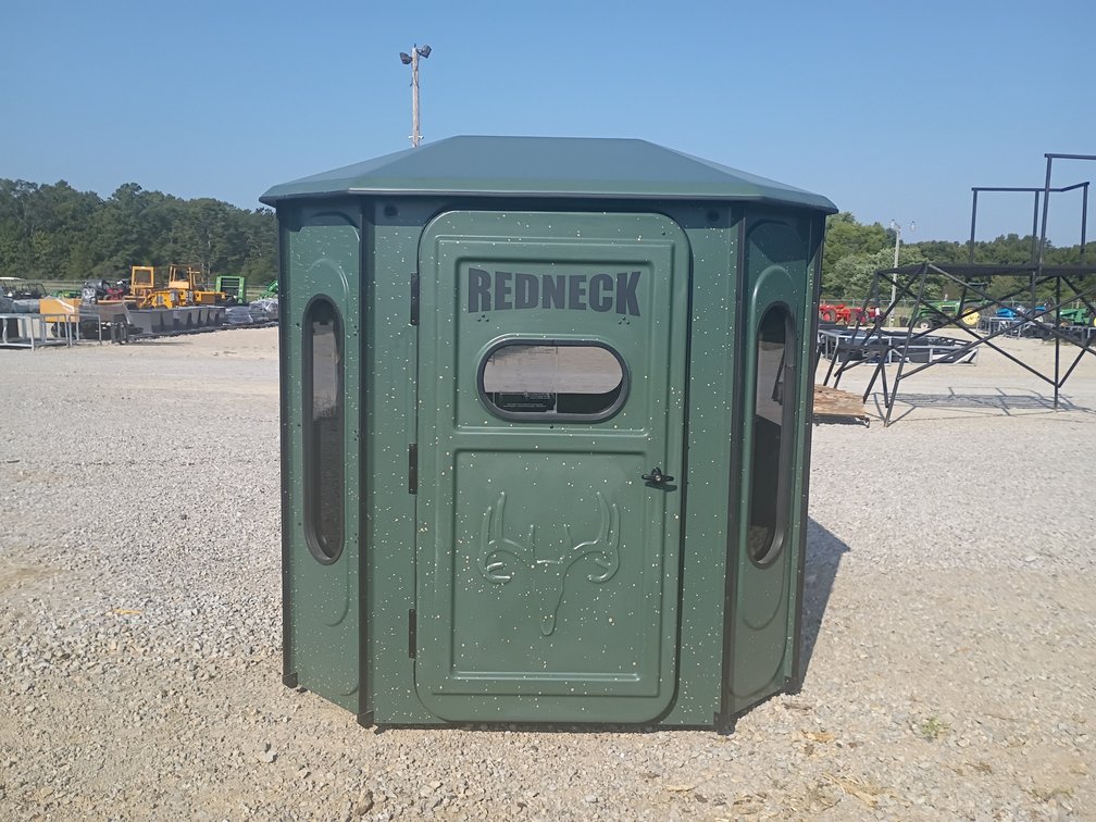 Redneck 6'x6' Buck Palace