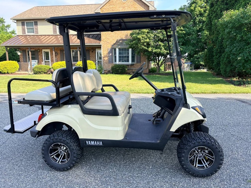 2021 Yamaha EFI Gas Golf Cart