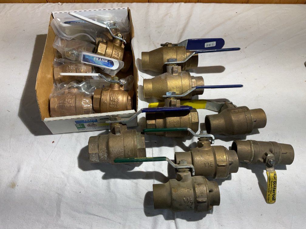 14 pcs 1 1/2” brass valves