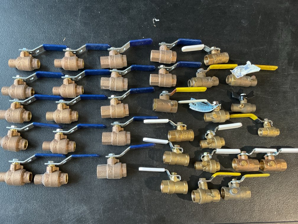 33 pcs brass valves, nearly all are 1/2”
