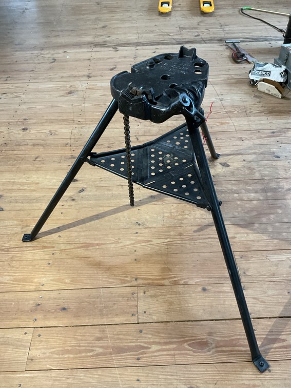 Ridgid #450 collapsible tristand with chain tightener