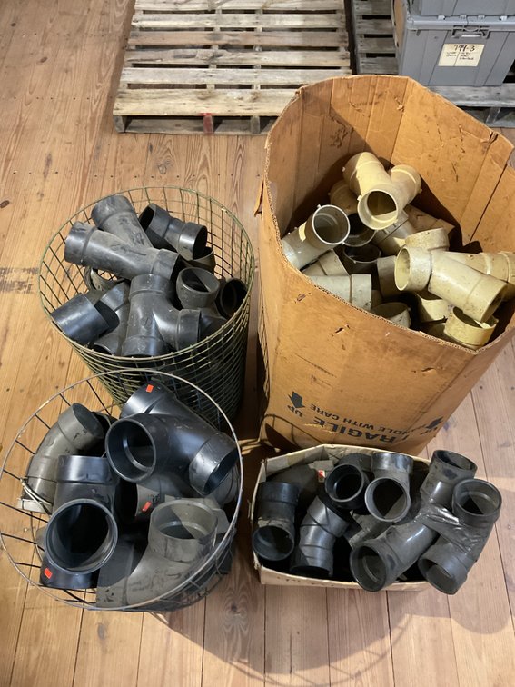 Many black and thin wall fittings