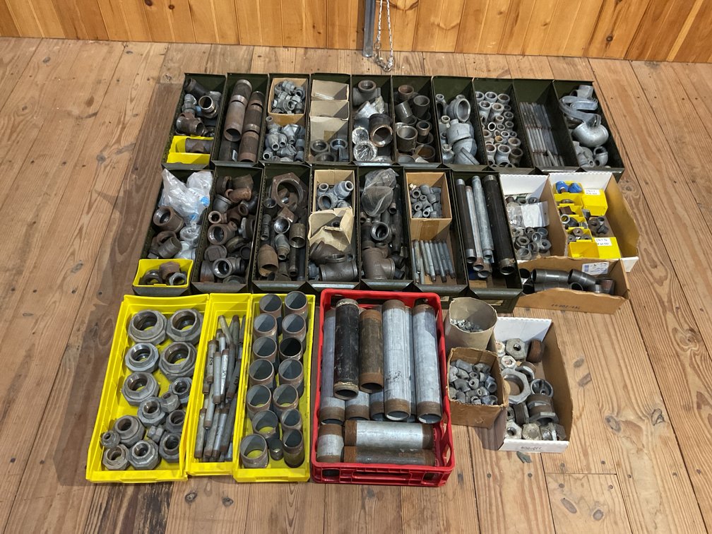 Large amount black and galvanized pipe fittings