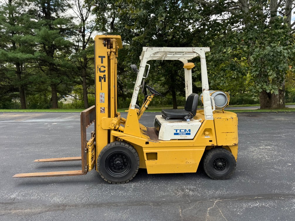 TCM FG25 forklift