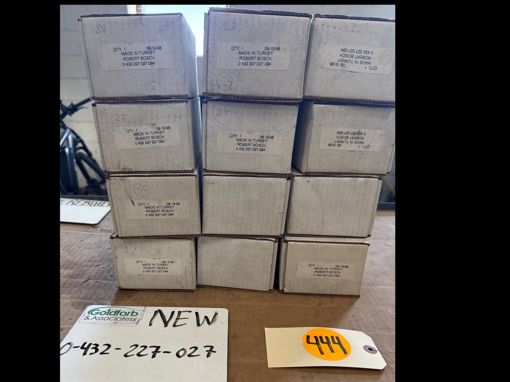(12 x Bid) 0-432-227-027 (0432227027 ,KD57SD79/13 ,3372161 ) New Bosch Mechanical Fuel Injector fits KHD Engine
