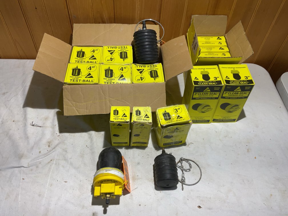 Misc. test-balls, several sizes also extension hoses