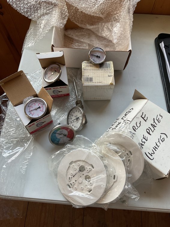Miscellaneous thermometers and plates