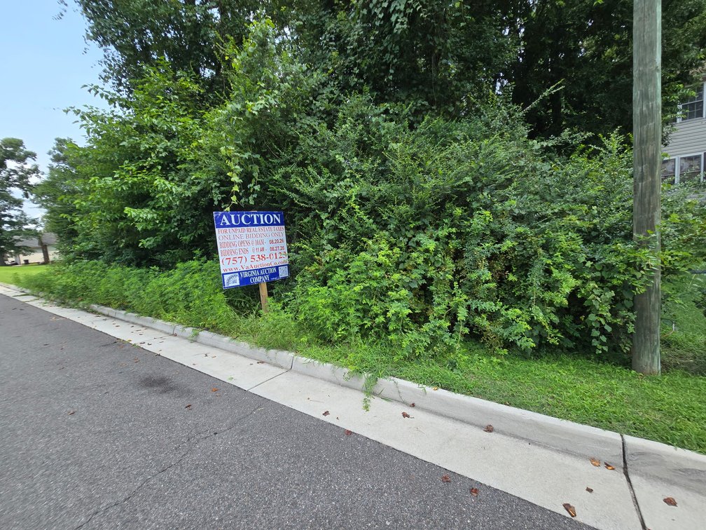 Lot 7 - Left of 1823 Stewart Ave.