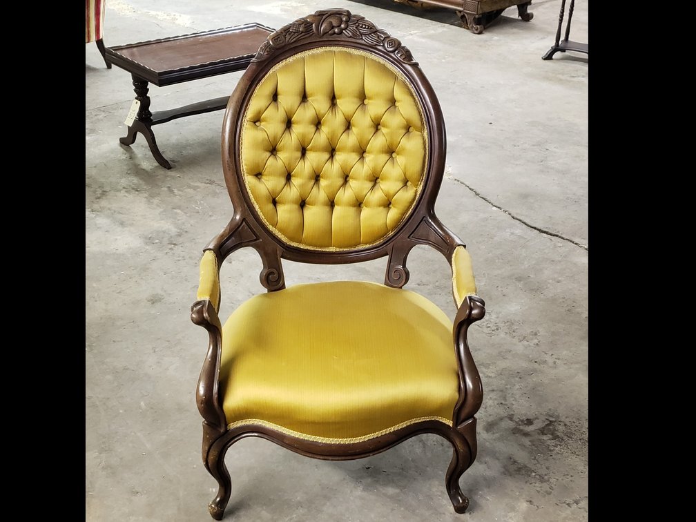 Vintage Victorian Curved Tufted Lounge Chair