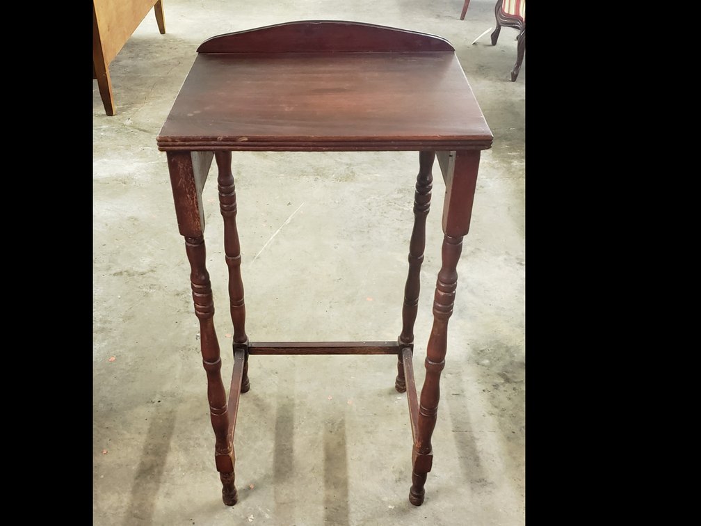 Standing Parlor Table