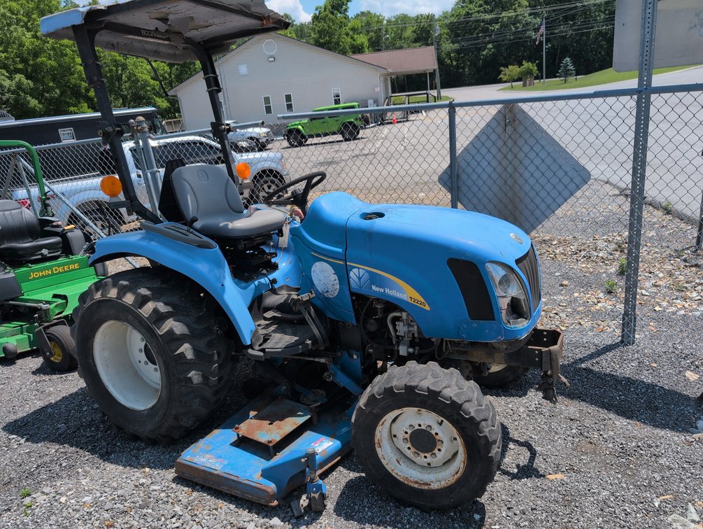 New Holland T2220