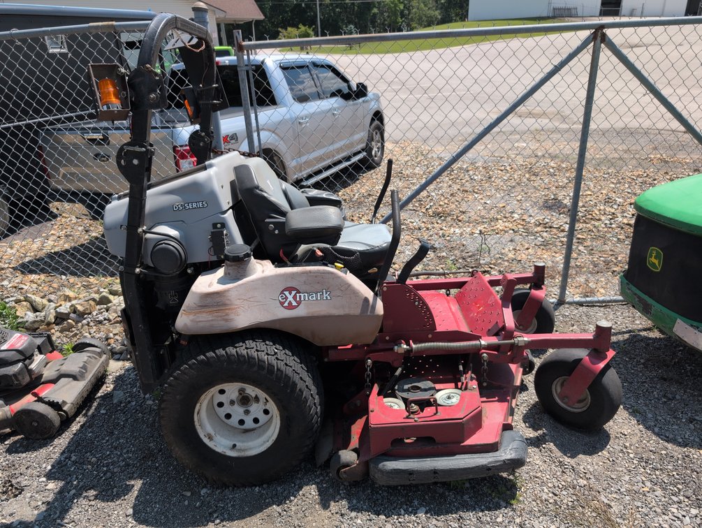 Exmark DS Series Zero Turn Mower