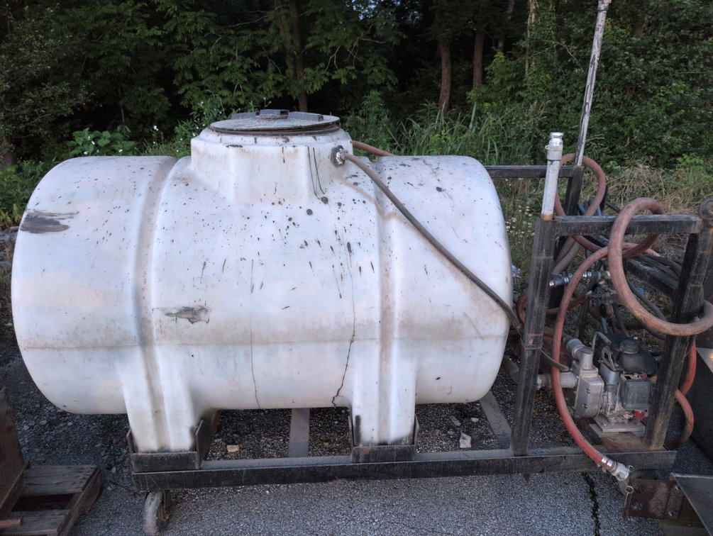 Sprayer Tank with Gas Motor Mounted on Frame w/Wheels