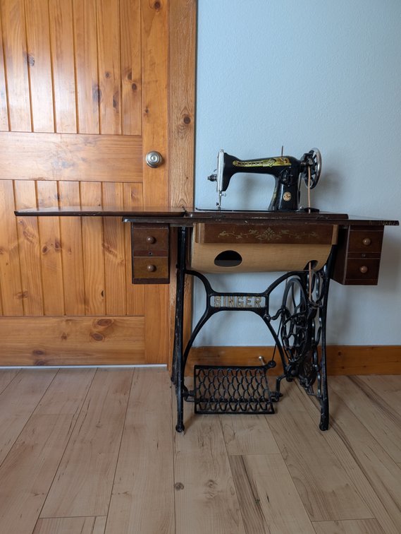 Singer Antique Pedal Sewing Machine