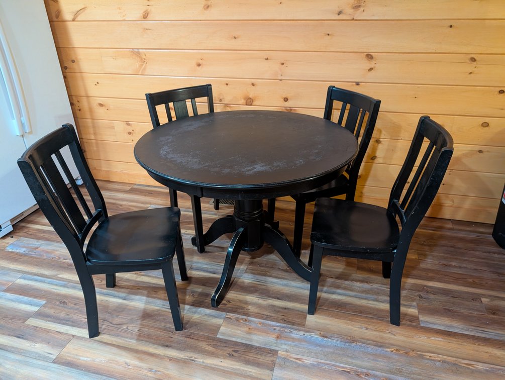 Dining Table w/4 Chairs