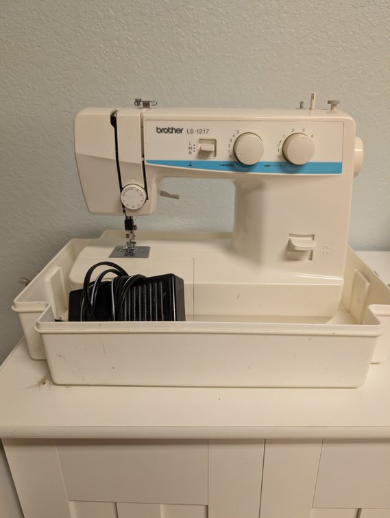 Brother LS-1217 Sewing Machine w/Carrying Case