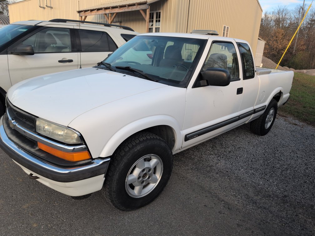 2003 Chevrolet S10 Pickup Truck