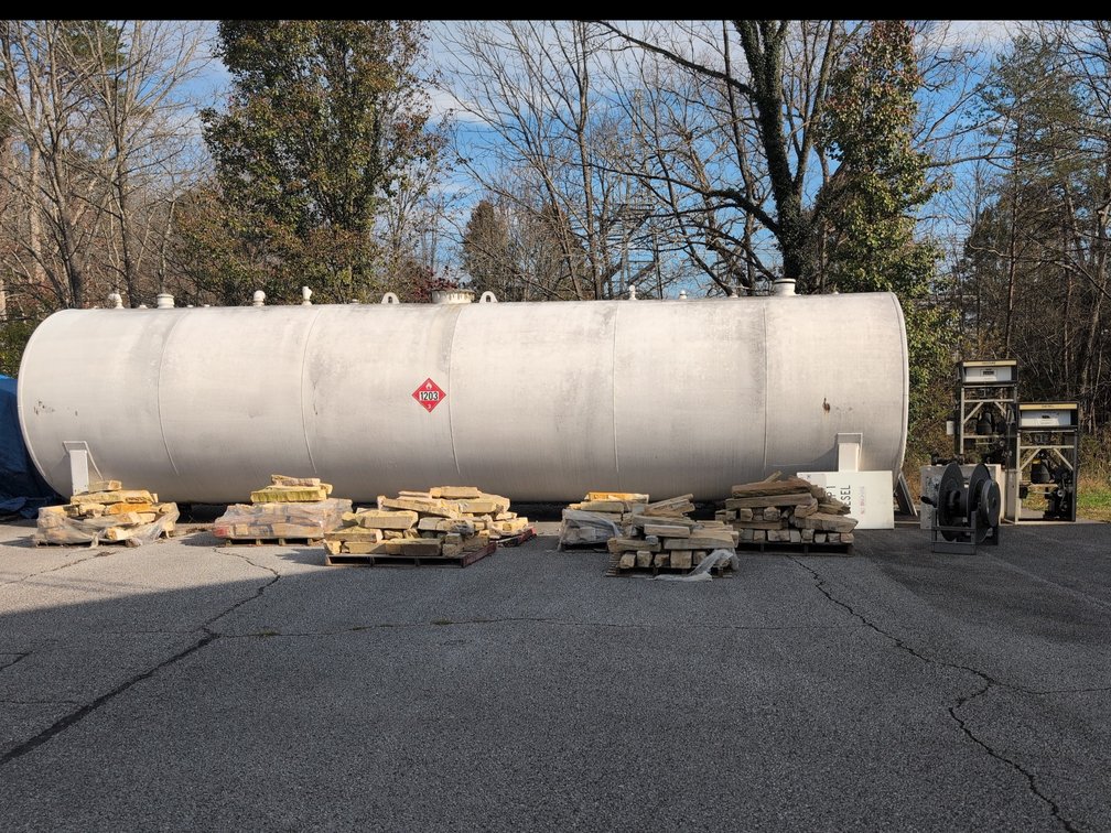 12000 gallon tank with pumps