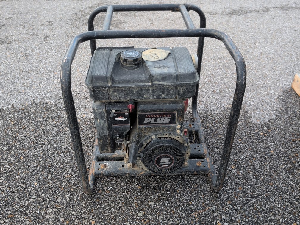 Gas pump with 5hp Briggs engine