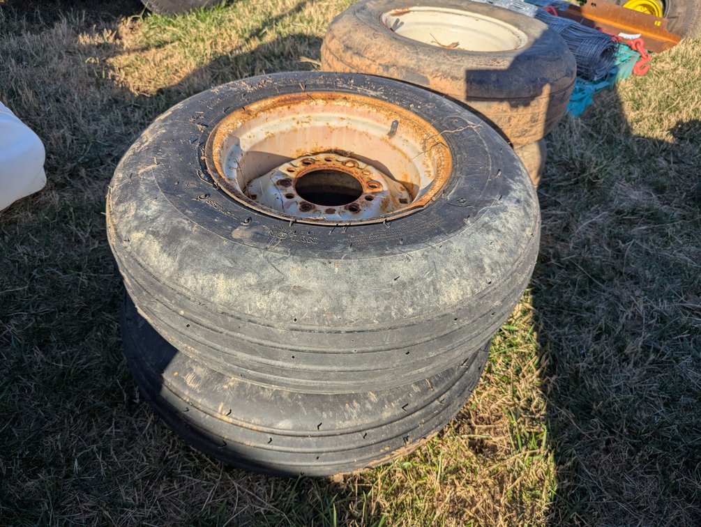 1 pair 9.50x14 wheels and tires 