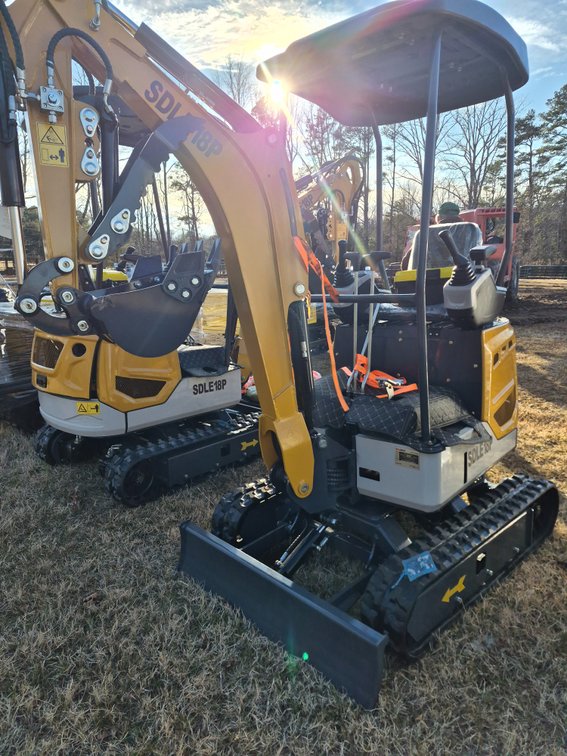 SDLE18P mini excavator