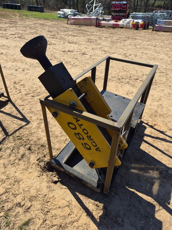 AGT 680 post driver